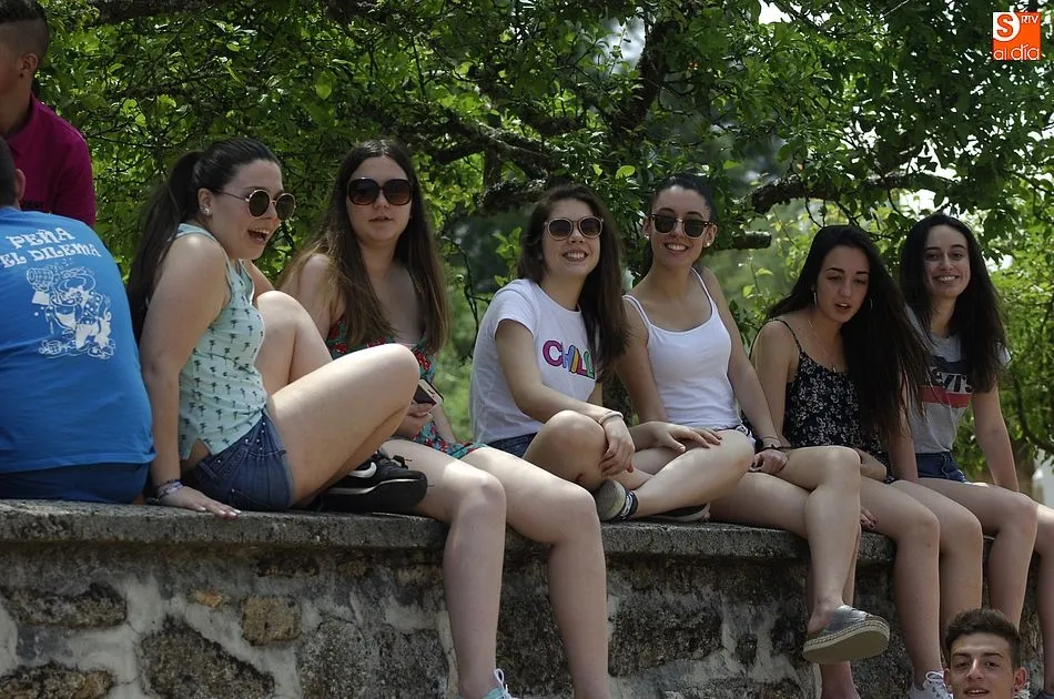 Foto 8 - Los j&oacute;venes se lo pasan en grande con la sesi&oacute;n callejera de vacas de El Payo  