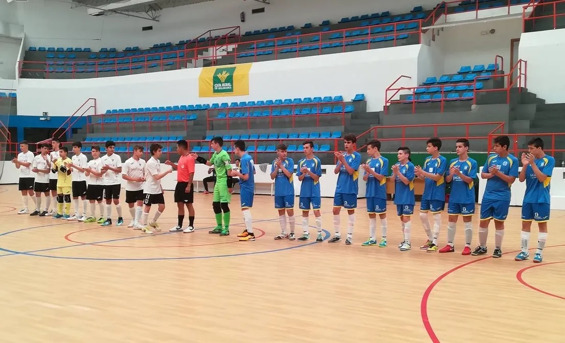 Foto 5 - El III Cadete se mete en las semis del Torneo Ciudad de Salamanca tras ganar a Inter Movistar  