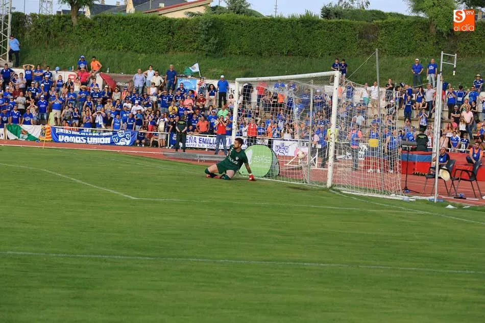 Foto 10 - Todas las jugadas de la victoria de Unionistas ante el Socu&eacute;llamos (3-1)