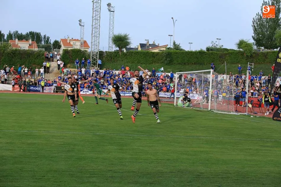 Foto 9 - Todas las jugadas de la victoria de Unionistas ante el Socu&eacute;llamos (3-1)