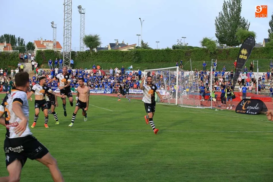 Foto 7 - Todas las jugadas de la victoria de Unionistas ante el Socu&eacute;llamos (3-1)