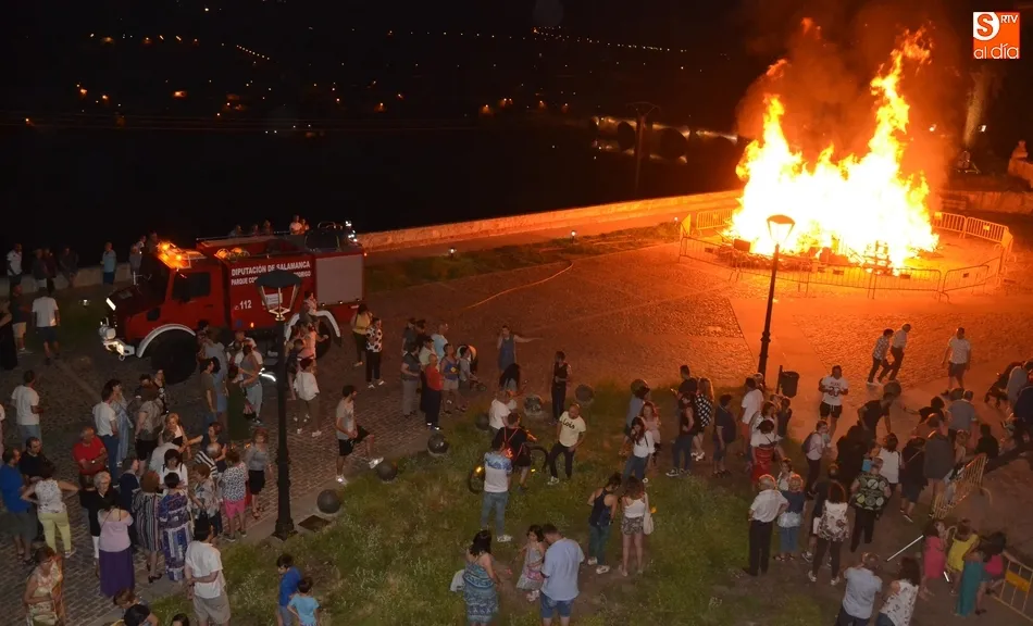 ‘Me gusta la hoguera de San Juan, me gustas tú’  