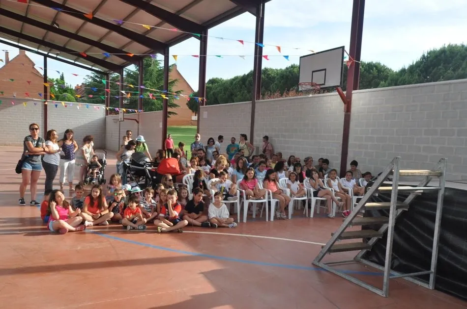 Foto 10 - Los m&aacute;s peque&ntilde;os protagonizan la jornada festiva en Carrascal de Barregas