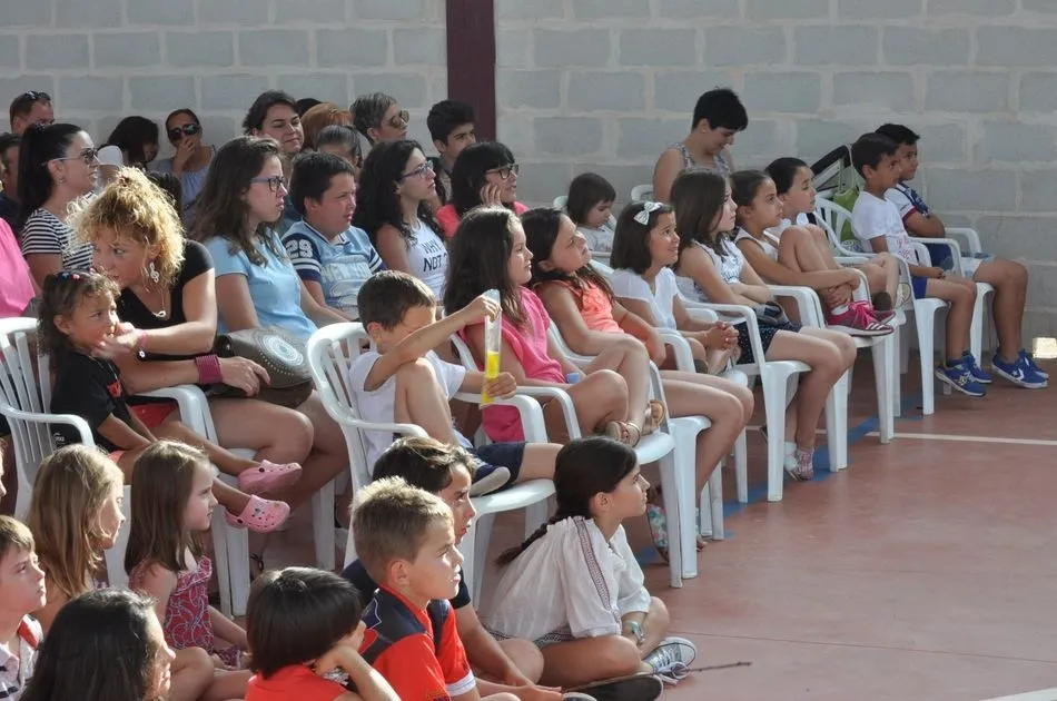 Foto 9 - Los m&aacute;s peque&ntilde;os protagonizan la jornada festiva en Carrascal de Barregas