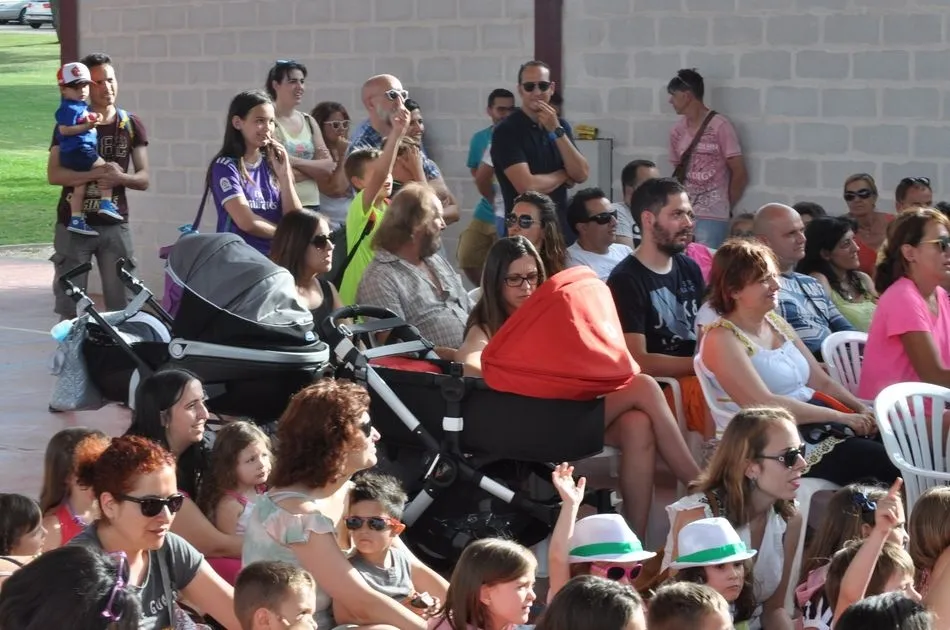 Foto 8 - Los m&aacute;s peque&ntilde;os protagonizan la jornada festiva en Carrascal de Barregas