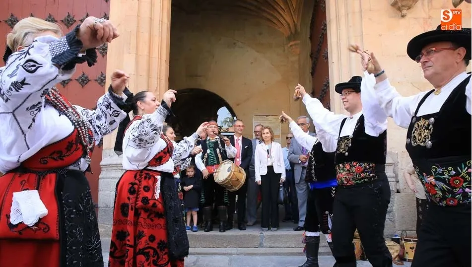 Fauba entrega a los rectores de la USAL y la UPSA las medallas del asociacionismo vecinal