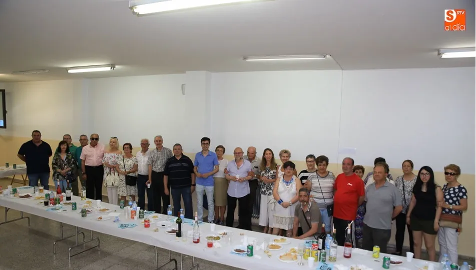 La Asociación Navega reúne a socios y vecinos para compartir un vino de honor