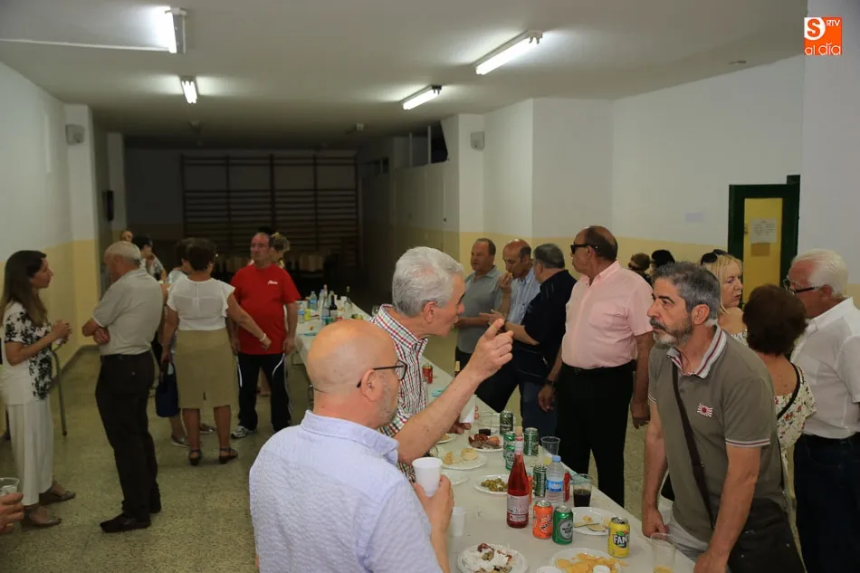 Foto 5 - La Asociaci&oacute;n Navega re&uacute;ne a socios y vecinos para compartir un vino de honor