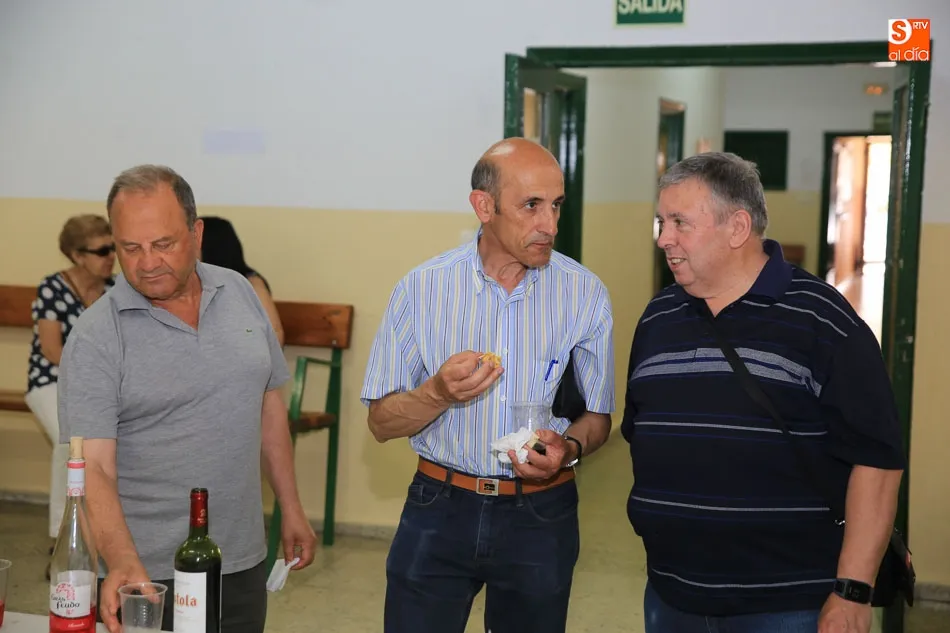 Foto 4 - La Asociaci&oacute;n Navega re&uacute;ne a socios y vecinos para compartir un vino de honor