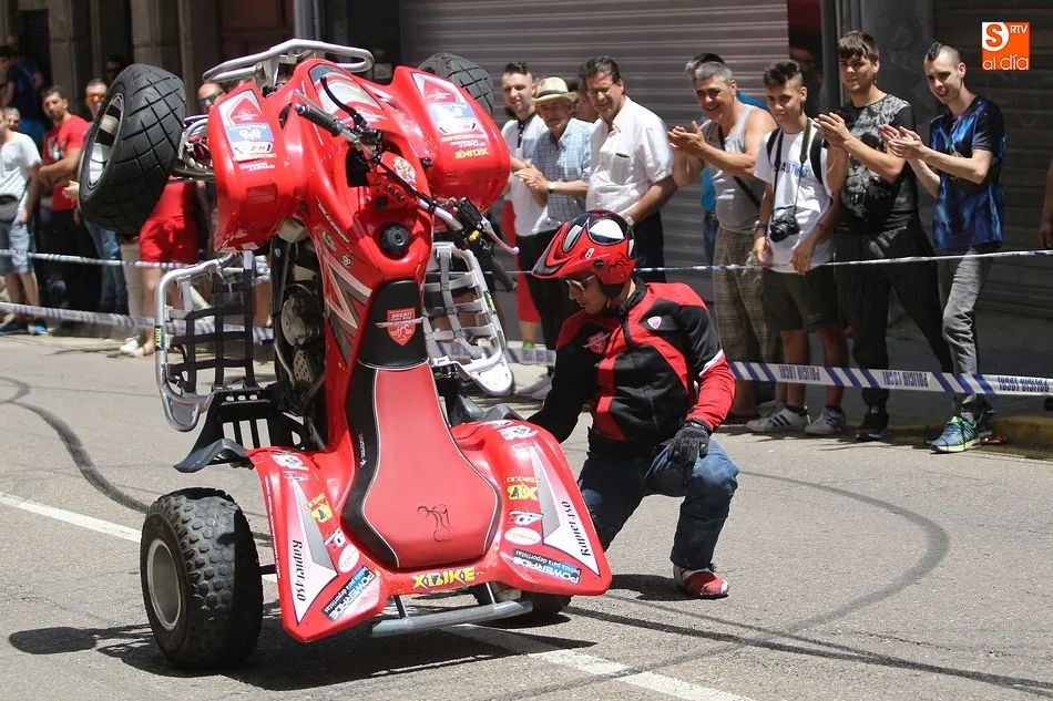 Foto 10 - Los moteros se despiden con la espectacular exhibici&oacute;n de Emilio Zamora