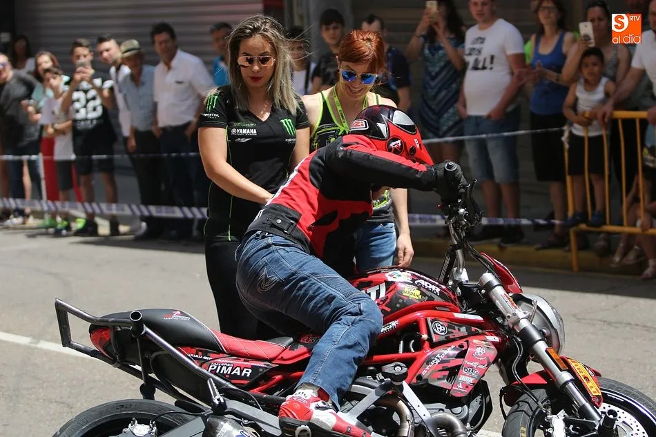 Foto 6 - Los moteros se despiden con la espectacular exhibici&oacute;n de Emilio Zamora