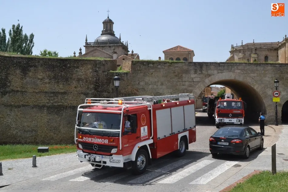 Foto 10 - Los Bomberos festejan a su patr&oacute;n haciendo retumbar la ciudad con sus sirenas  