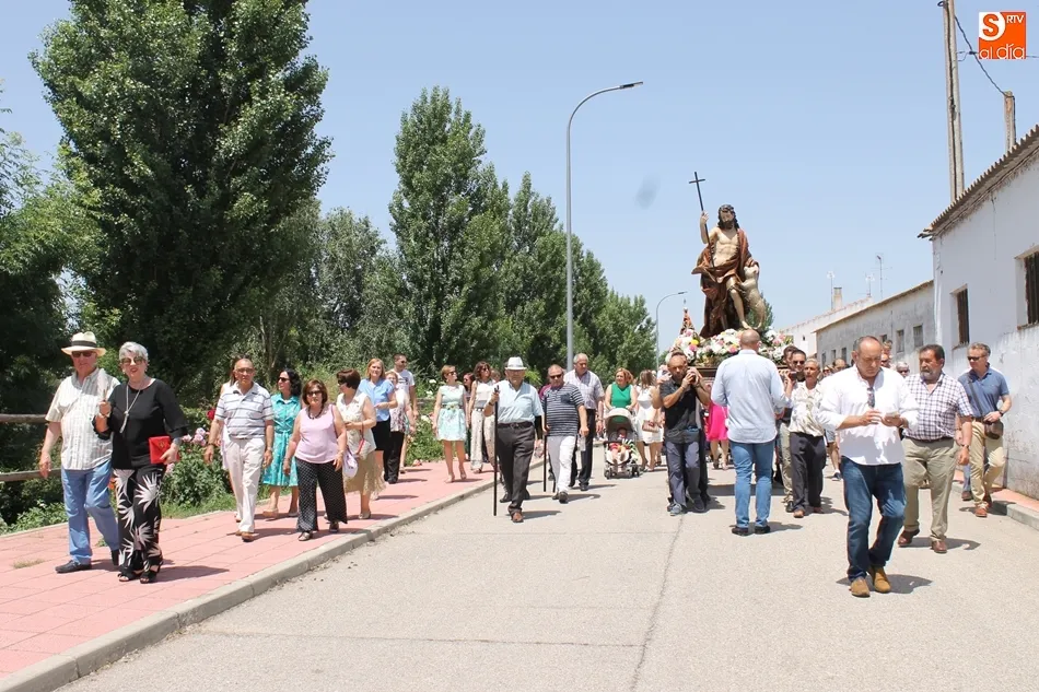 Procesión en el día del patrón de Valverdón, San Juan Bautista.