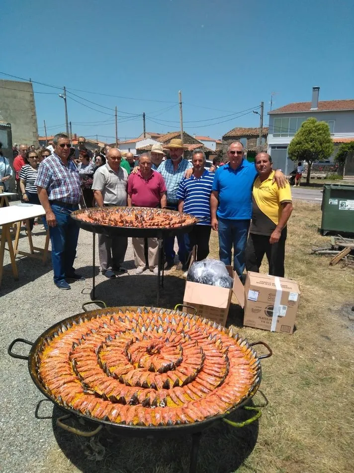 Foto 5 - Los mayordomos presiden los actos en honor a San Juan en Cabeza de Framontanos  