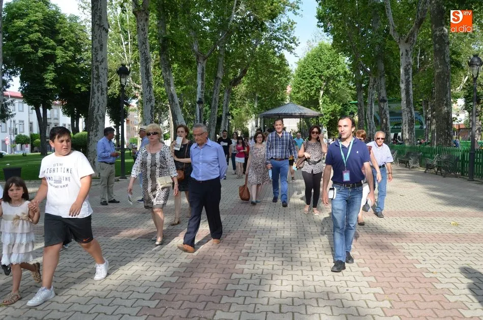 Foto 9 - Cerca de un centenar de personas participan en la nueva ruta urbana de B&eacute;jar  