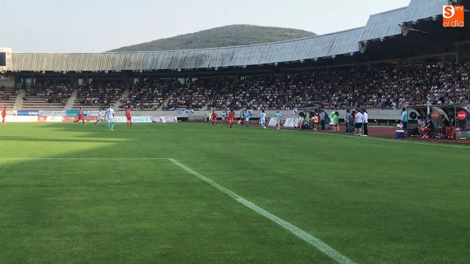 Foto 10 - El Salmantino UDS suma su tercer ascenso en tres a&ntilde;os y llega a Segunda B tras superar al...