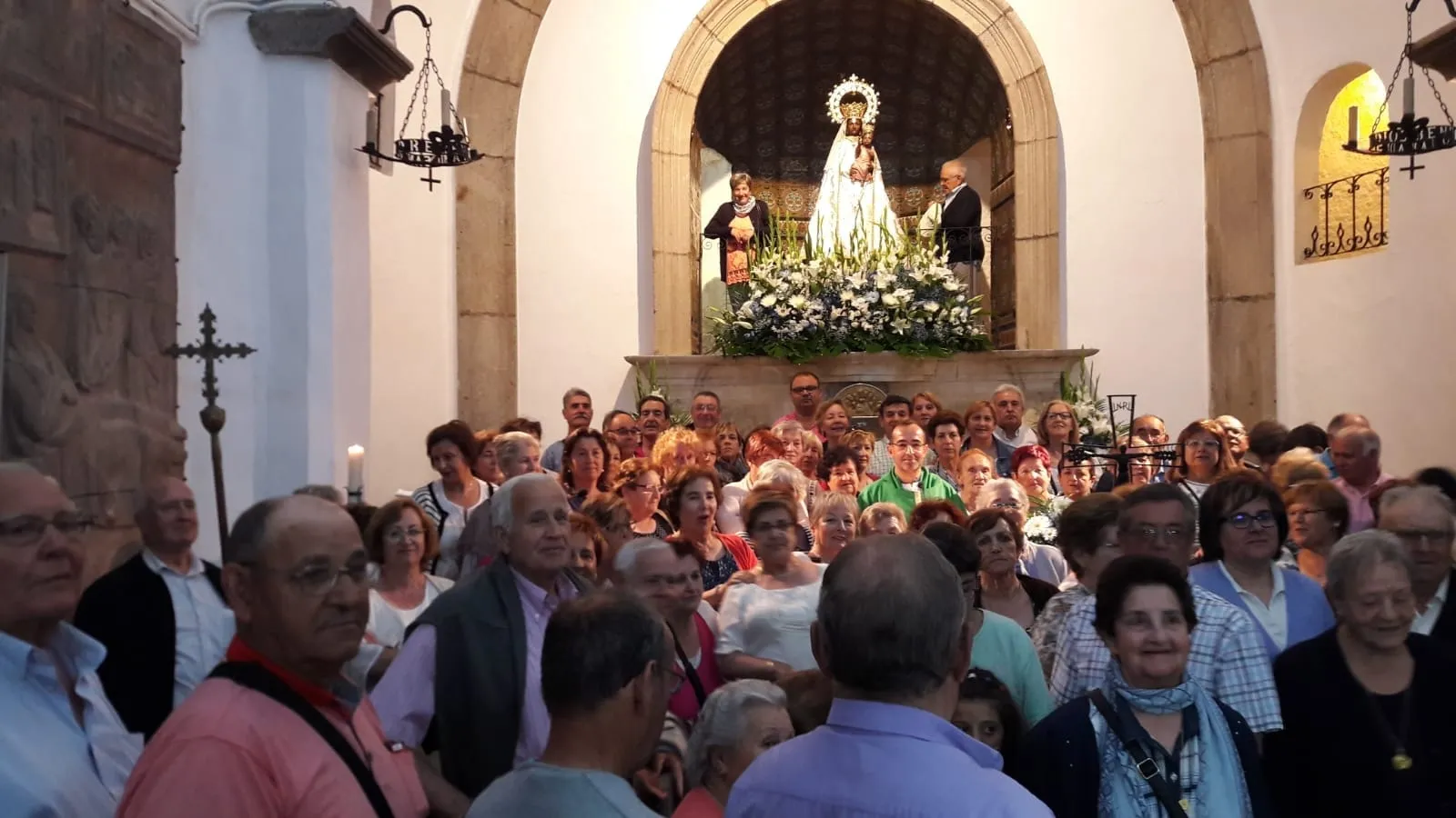 Foto 5 - M&aacute;s de 100 personas participan en una convivencia de feligreses del Campo Charro  