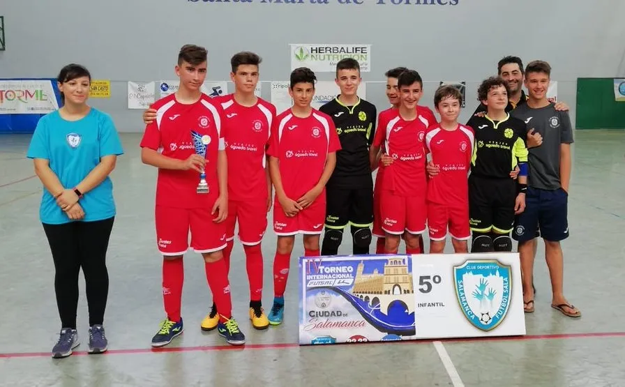 Foto 7 - El III Cadete, subcampe&oacute;n del Torneo Ciudad de Salamanca tras perder la final por la m&iacute;nima  