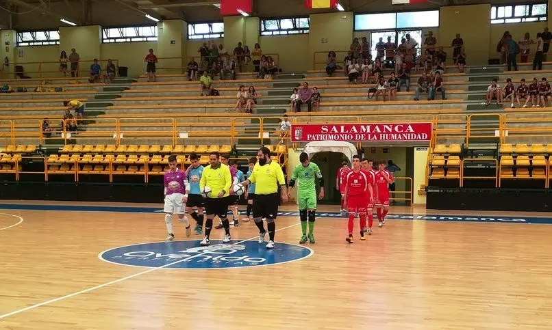 Foto 10 - El III Cadete, subcampe&oacute;n del Torneo Ciudad de Salamanca tras perder la final por la m&iacute;nima  