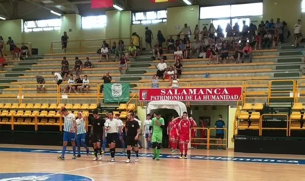 Foto 6 - El III Cadete, subcampe&oacute;n del Torneo Ciudad de Salamanca tras perder la final por la m&iacute;nima  