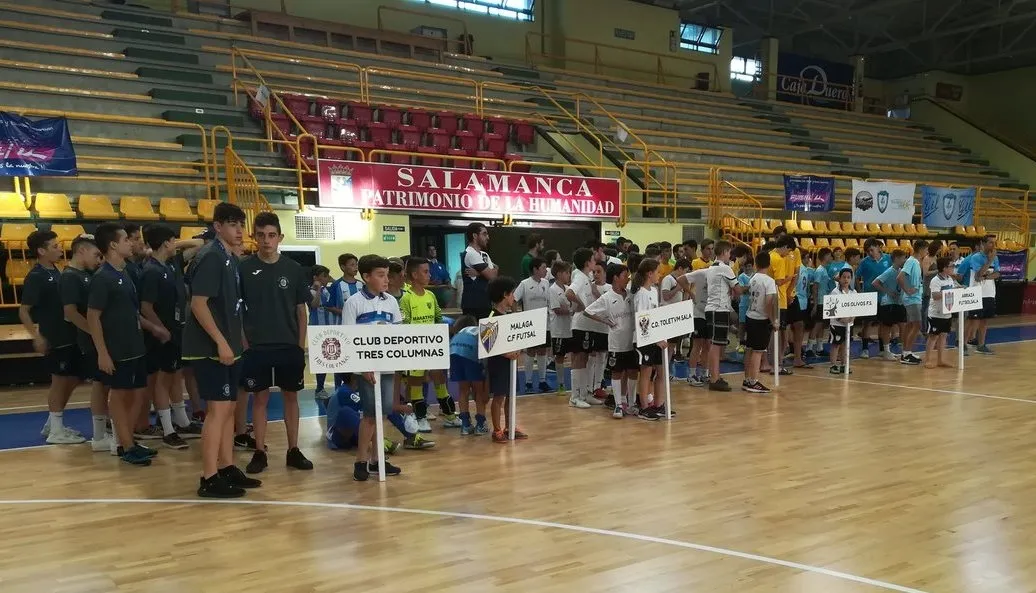 Foto 2 - El III Cadete, subcampe&oacute;n del Torneo Ciudad de Salamanca tras perder la final por la m&iacute;nima  