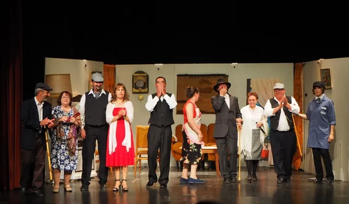 El Taller de Teatro de Ávila representaba La Venganza de Petra para finalizar el curso en el Centro de Educación para Adultos el Inestal