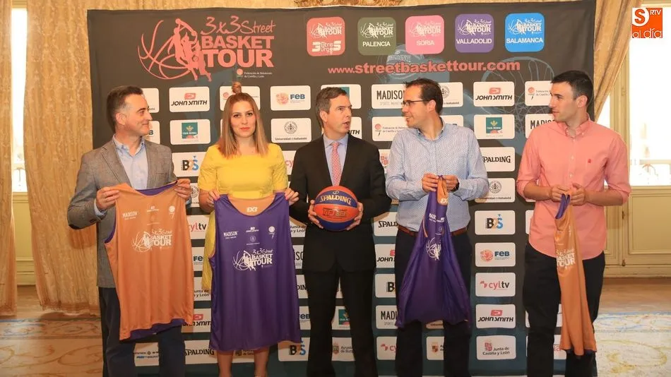 Sánchez-Guijo, con los responsables federativos y organizadores. Fotos: Alberto Martín