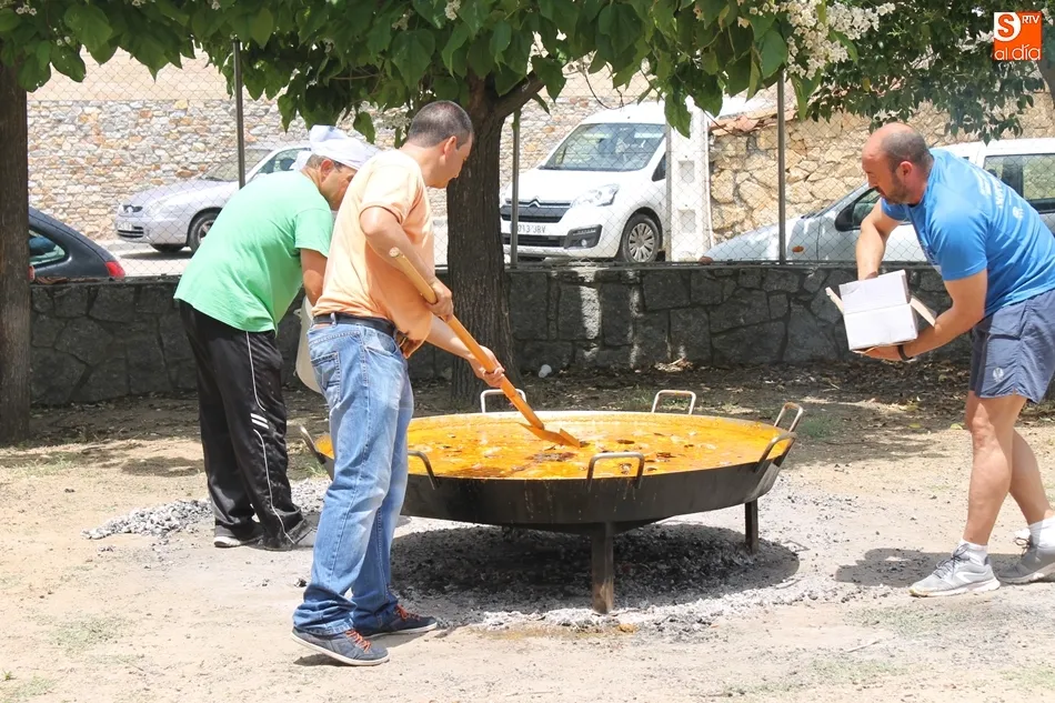 Foto 11 - Una rica paella re&uacute;ne a vecinos y amigos en Valverd&oacute;n