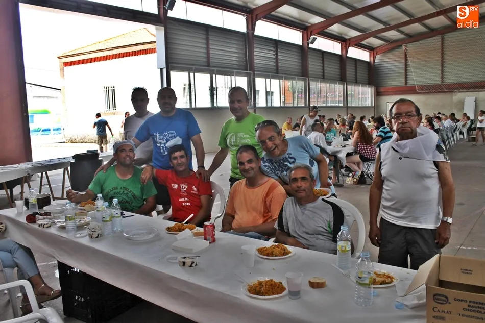 Foto 2 - Una rica paella re&uacute;ne a vecinos y amigos en Valverd&oacute;n