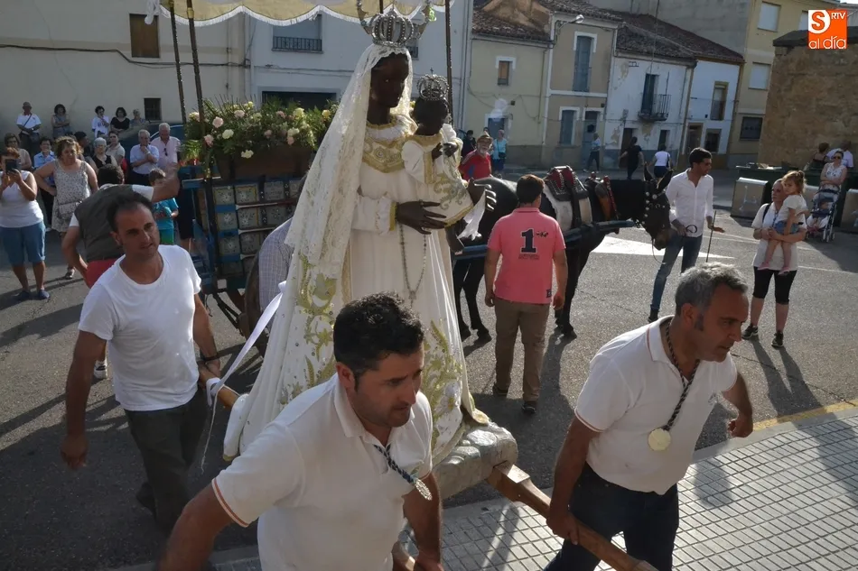 Foto 5 - Los romeros regresan a tiempo para ver el f&uacute;tbol tras unos d&iacute;as con mucho calor  
