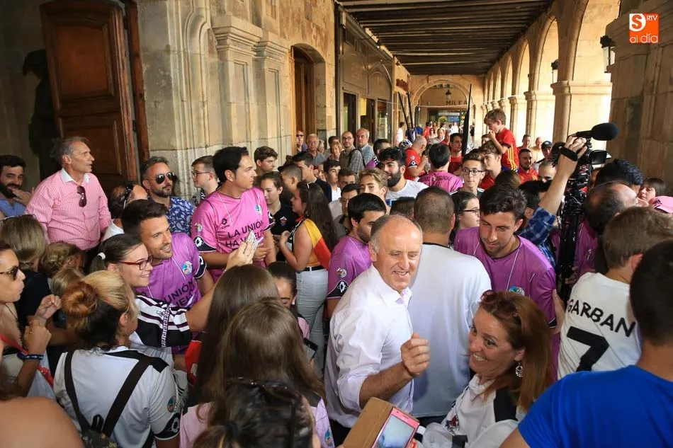 Foto 9 - El presidente del Salmantino UDS promete volver muy pronto al Sal&oacute;n de Recepciones  