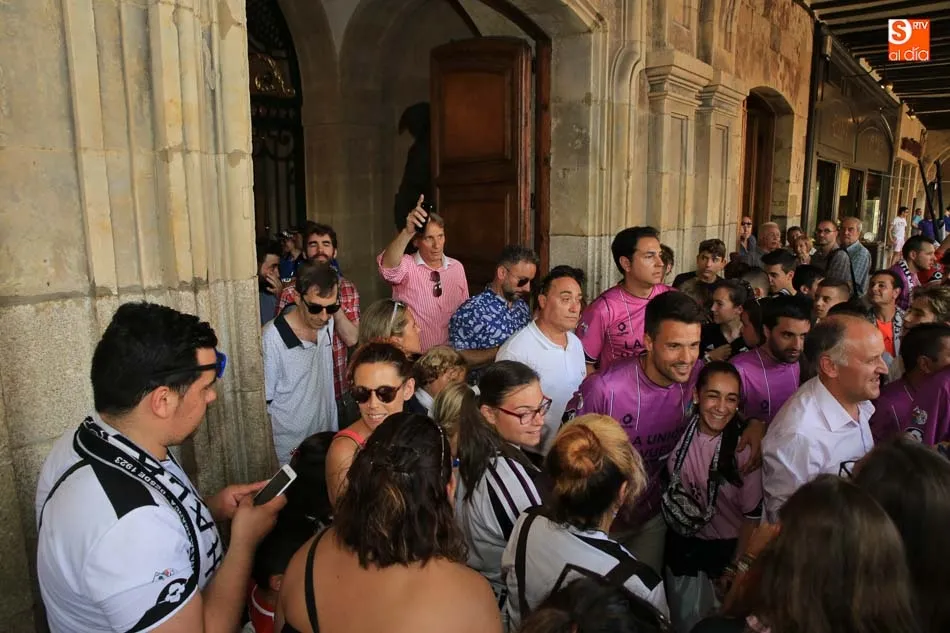 Foto 7 - El presidente del Salmantino UDS promete volver muy pronto al Sal&oacute;n de Recepciones  
