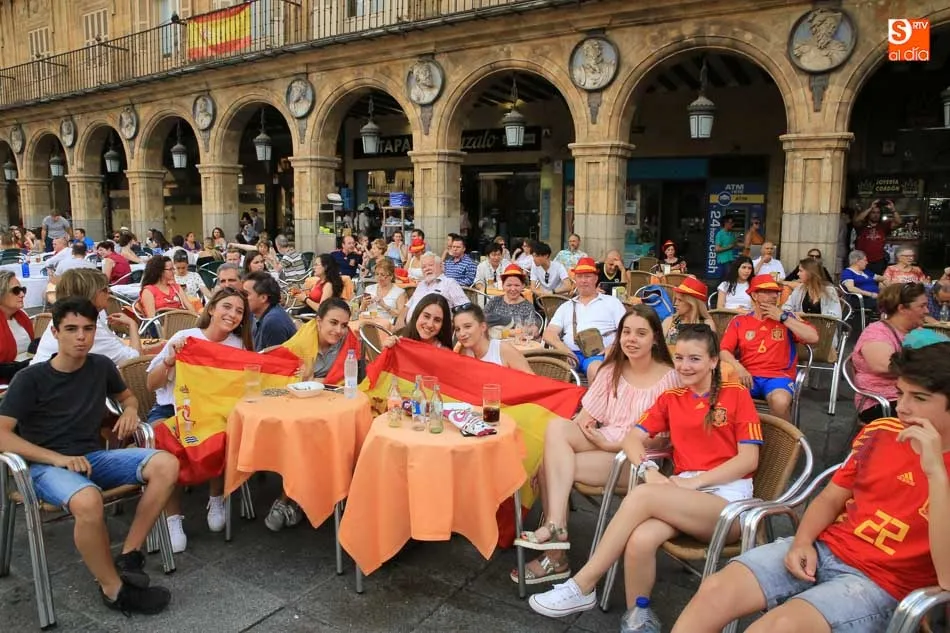 Foto 7 - Los salmantinos no fallan a su cita para ver a la Selecci&oacute;n disputar el encuentro contra Marruecos ...