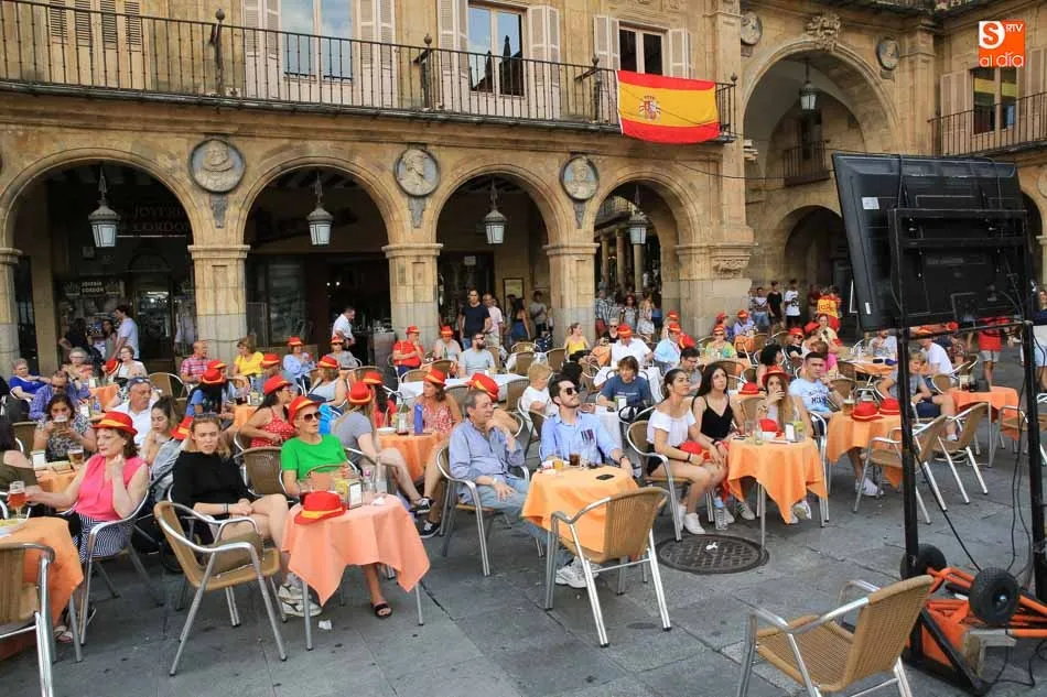 Foto 6 - Los salmantinos no fallan a su cita para ver a la Selecci&oacute;n disputar el encuentro contra Marruecos ...