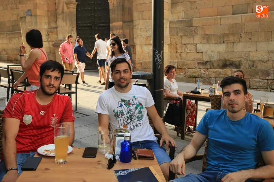 Foto 4 - Los salmantinos no fallan a su cita para ver a la Selecci&oacute;n disputar el encuentro contra Marruecos ...