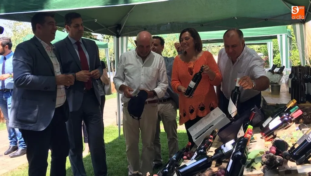 El diputado de Turismo, Gavier García, y el alcalde de Villarino, Julián Martín, representantes salmantinos