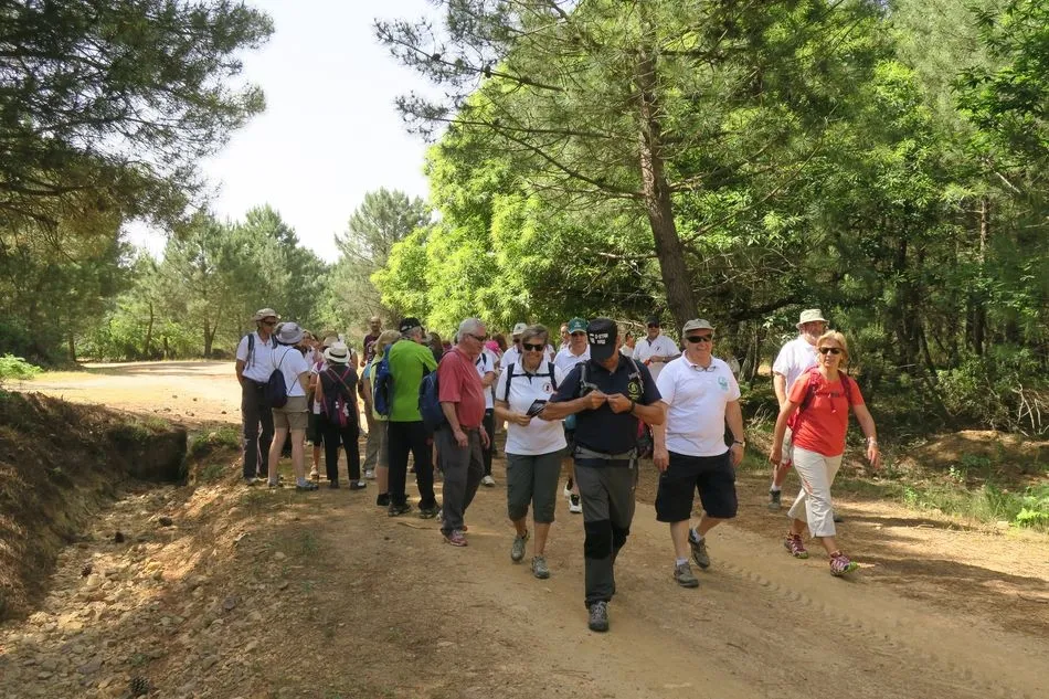 Foto 2 - 60 socios del Grupo de Senderismo de Villares emprenden la &uacute;ltima ruta de la temporada  