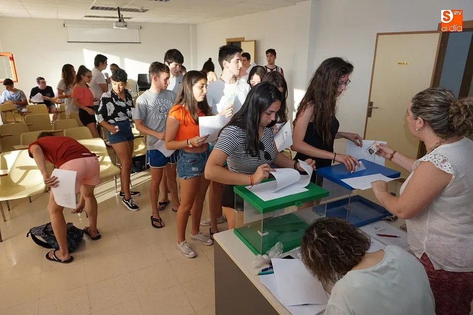 Foto 4 - Laura Collantes, Alicia Guti&eacute;rrez, Ana Mart&iacute;n, Marta Nieto y Aitana S&aacute;nchez, Damas de las...