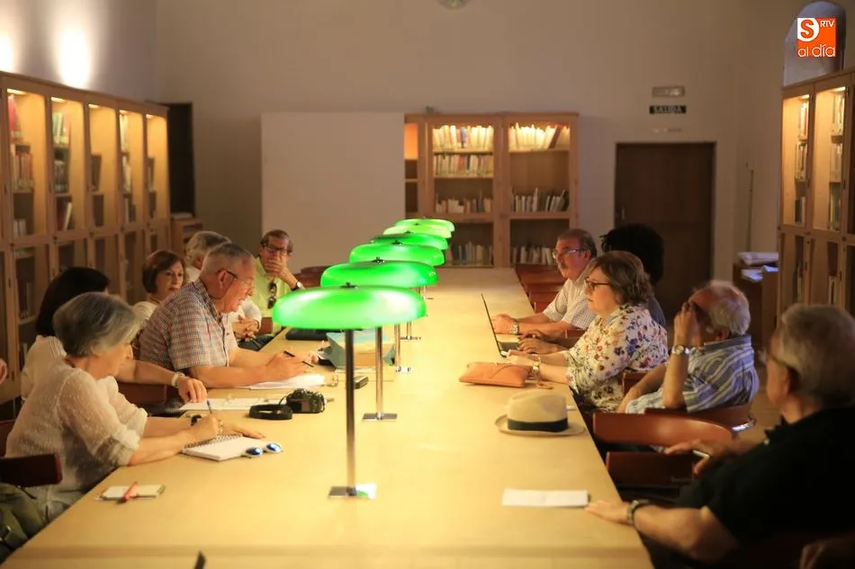Foto 6 - La Asociaci&oacute;n Amigos de Unamuno cierra el curso con una tertulia titulada &lsquo;Unamuno publicista&rsquo; ...