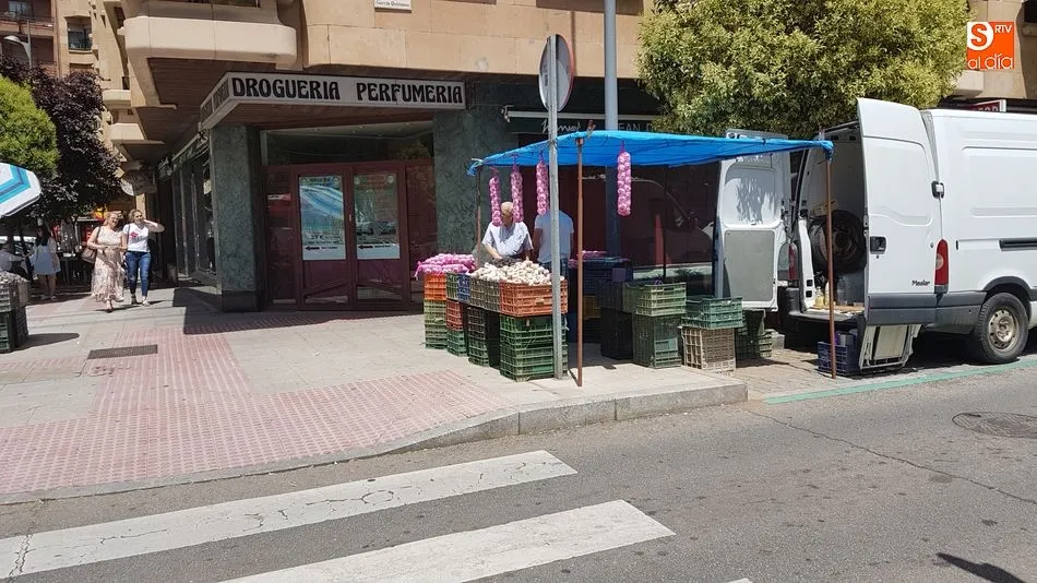 Foto 5 - Los puestos de ajos, tradicional cita anual en los alrededores del Mercado de San Juan