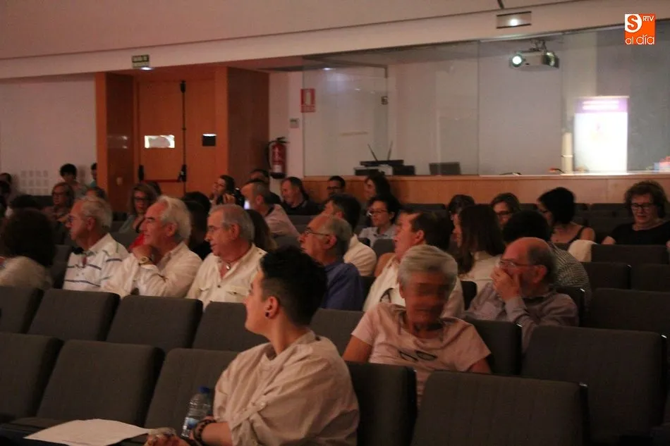 Foto 2 - Adela Prieto presenta junto a sus compa&ntilde;eros coautores el libro &lsquo;Mi&eacute;rcoles&rsquo;&nbsp;  