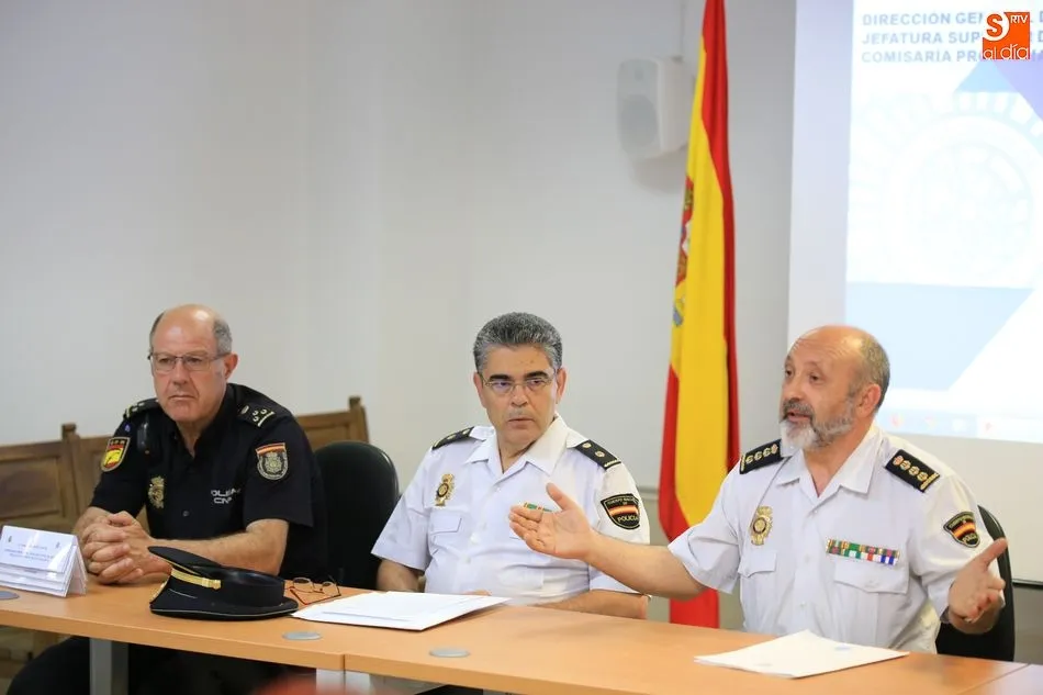 Foto 7 - Reuni&oacute;n de los responsables de la seguridad ciudadana con asociaciones de vecinos