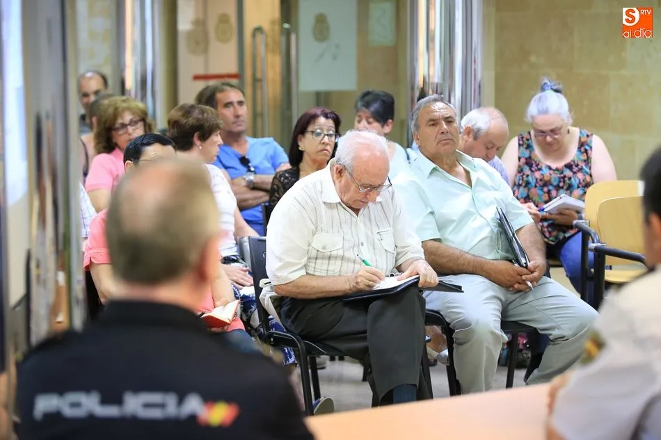 Foto 6 - Reuni&oacute;n de los responsables de la seguridad ciudadana con asociaciones de vecinos