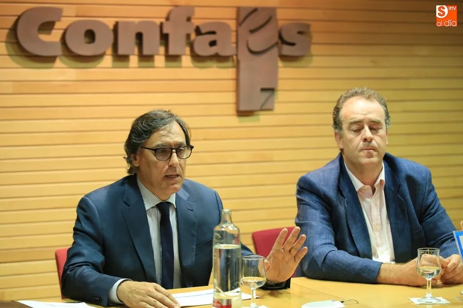 Foto 4 - Garc&iacute;a Carbayo clausura la asamblea general de Aescon en la sede de Confaes