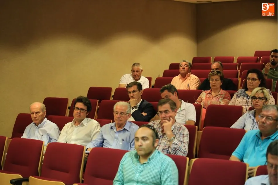 Foto 2 - Garc&iacute;a Carbayo clausura la asamblea general de Aescon en la sede de Confaes