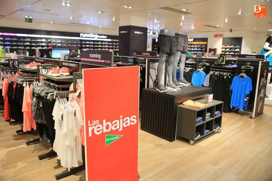 Foto 11 - As&iacute; se preparan las rebajas en El Corte Ingl&eacute;s de Salamanca