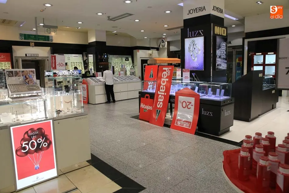 Foto 6 - As&iacute; se preparan las rebajas en El Corte Ingl&eacute;s de Salamanca