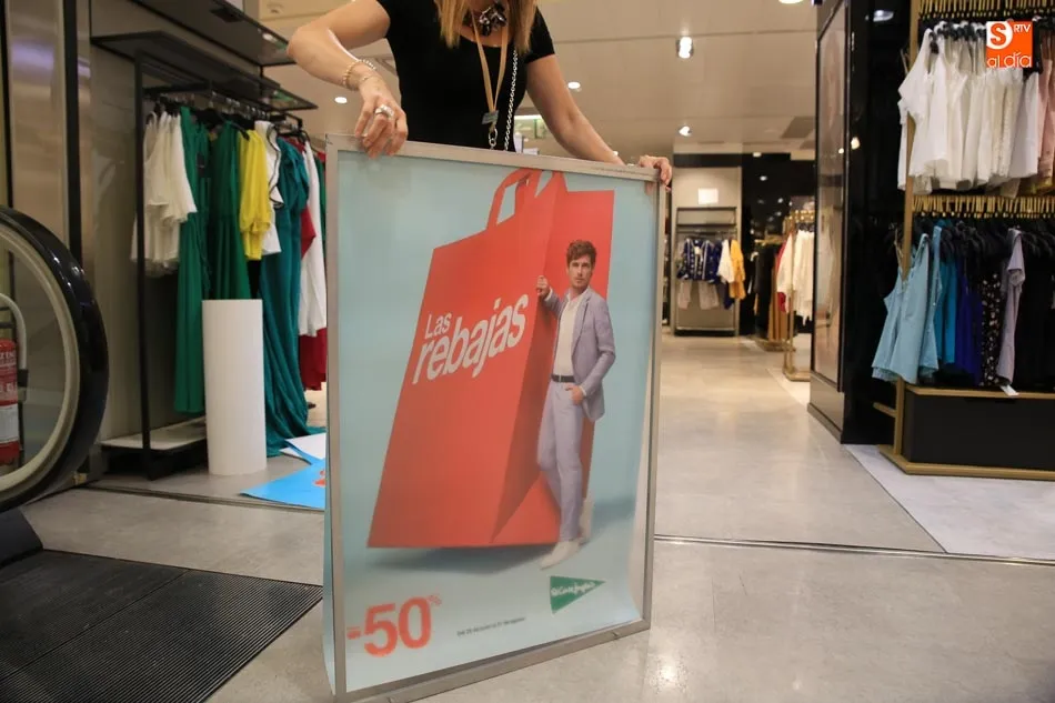 Foto 4 - As&iacute; se preparan las rebajas en El Corte Ingl&eacute;s de Salamanca