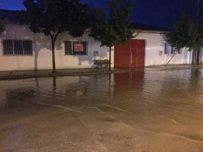 Foto 4 - Una potente tormenta sorprende a Pe&ntilde;aranda, inundando r&aacute;pidamente carreteras y calles