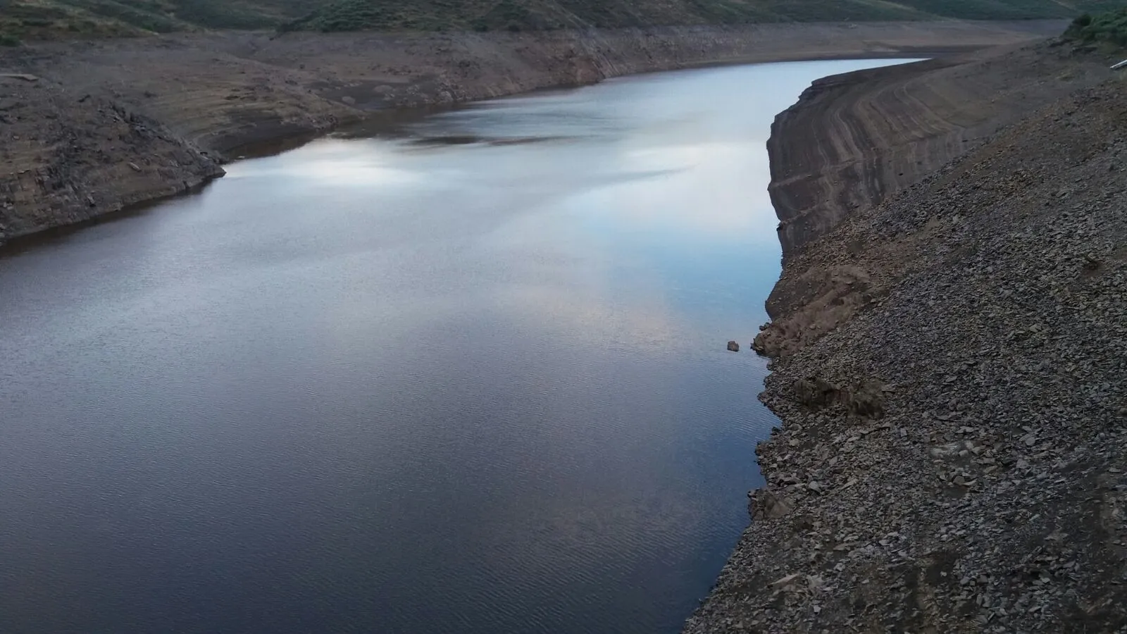 Foto 2 - El pantano del &Aacute;gueda, bajo m&iacute;nimos  